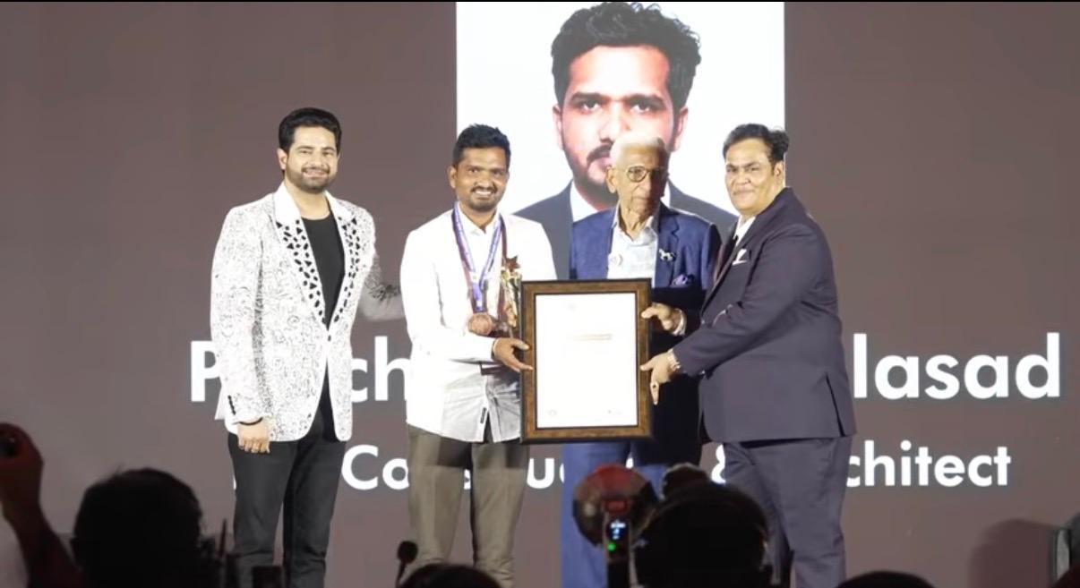 Er. Panchakshari Kalasad receiving award on stage - RK Constructions & Architect